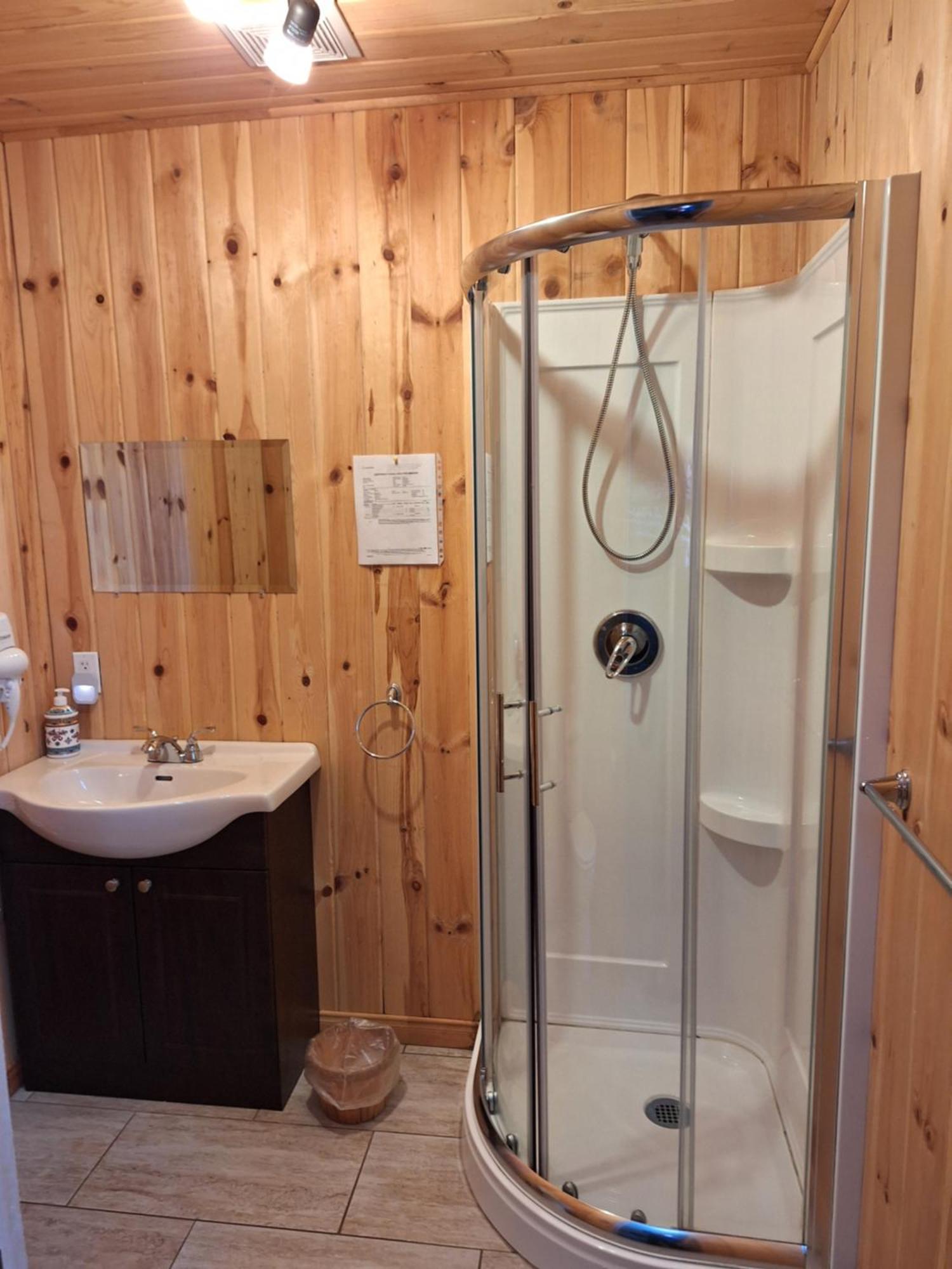 Auberge Le P'Tit Bonheur Saint-Laurent-de-l'ile d'Orleans Ngoại thất bức ảnh